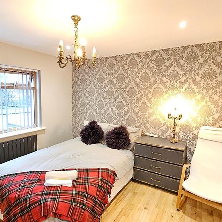 Beautiful Guest Rooms, Free Parking, 30Min Heathrow, 40Min Wembley, 60Min Central London 格林福德 外观 照片