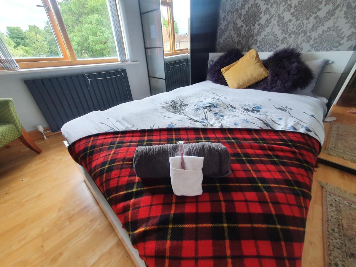 Beautiful Guest Rooms, Free Parking, 30Min Heathrow, 40Min Wembley, 60Min Central London 格林福德 外观 照片