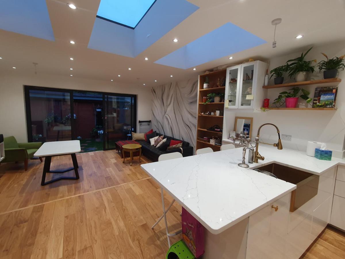 Beautiful Guest Rooms, Free Parking, 30Min Heathrow, 40Min Wembley, 60Min Central London 格林福德 外观 照片