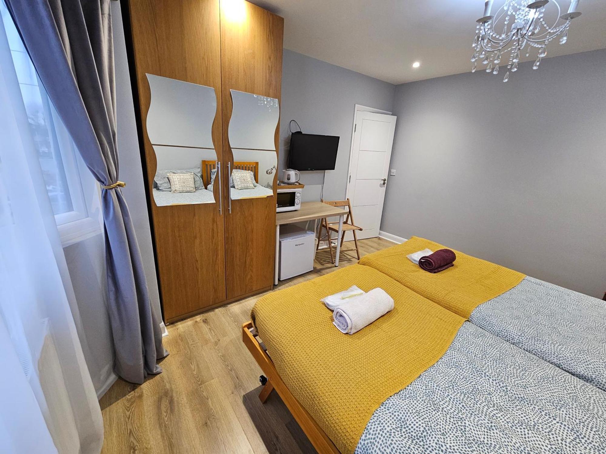 Beautiful Guest Rooms, Free Parking, 30Min Heathrow, 40Min Wembley, 60Min Central London 格林福德 外观 照片